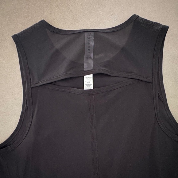Lululemon Sculpt Tank with Back Vent - in excellent condition! - Picture 6 of 8